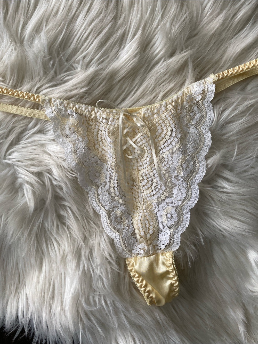 Delicates vintage Lace Satin-Trim Thong in Pale Yellow